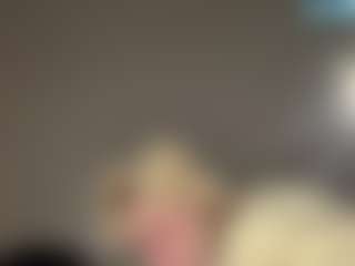 Live cam show with Crumslut - Cute on Camsoda