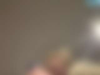 Live cam show with Crumslut - Strip on Dare Cams