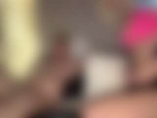 Live cam show with Crumslut - Blonde Hair Amateur on Camiplay Live