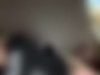 Live cam show with Crumslut - Shaved Pussy on Camsoda