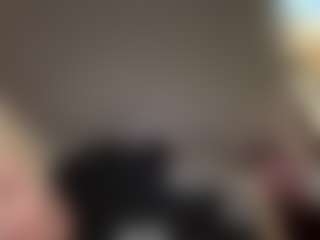 Live cam show with Crumslut - Oil on Camsoda