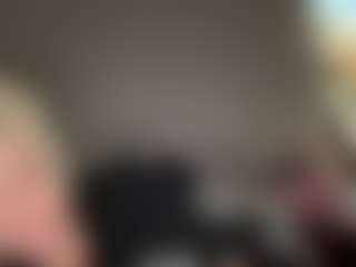 Live cam show with Crumslut - Shaved Pussy on Camsoda