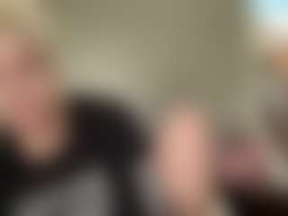 Live cam show with Crumslut - Shaved Pussy on Camsoda
