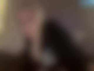 Live cam show with Crumslut - Smoking on live.xheat.ai