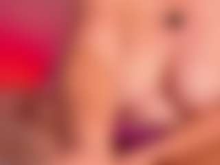 Live cam show with Lucia MILF - Living Room on Camsoda