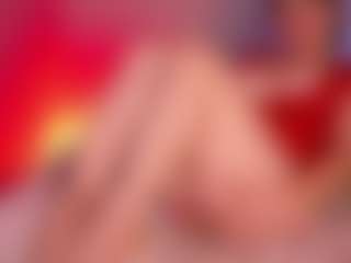 Live cam show with Lucia MILF - Living Room on studioflirtlive.com