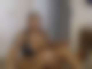 Live cam show with Elegance - Brown Eyes on StripNow