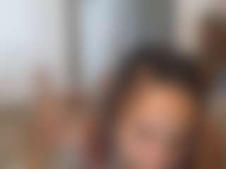 Live cam show with Elegance - Shaved Pussy on CamClone