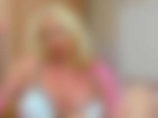 Live cam show with Anna - Average on CamClone