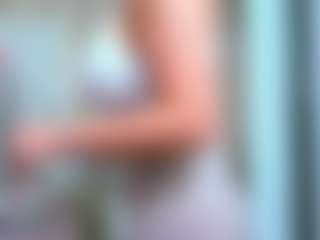 Spettacolo in cam dal vivo con Anna - Average su Camsoda