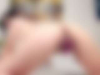 Live cam show with Li-baby - Brown Eyes Asian on Gym Cam Girls