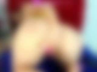 Live cam show with miss-leyla - Curvy on TeamSkeetLive