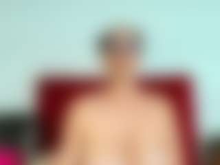 miss-leyla MILF webcam performer live streaming