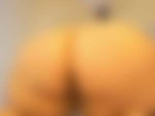 Live cam show with Eymi - Curvy on SpunkLive