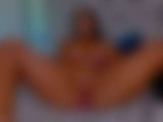 LoandraWet's Live Sex Cam Show