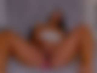 LoandraWet's Live Sex Cam Show
