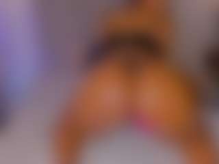 LoandraWet's Live Sex Cam Show