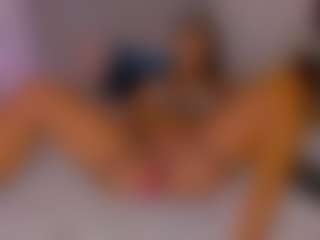 LoandraWet's Live Sex Cam Show