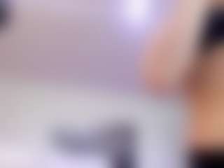 Live cam show with Amaia - Fuck Machine on CamSodaAdn