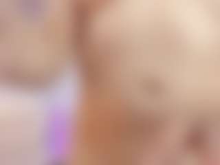 Live cam show with Amaia - Public on Cam Slut