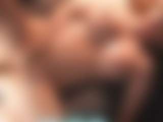 Leya MILF webcam performer live streaming