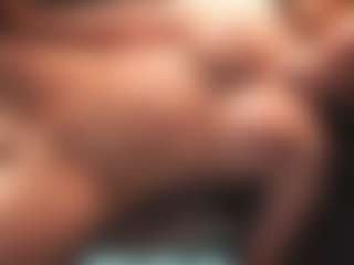 Leya MILF webcam performer live streaming