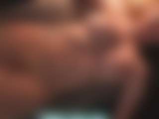 Leya MILF webcam performer live streaming
