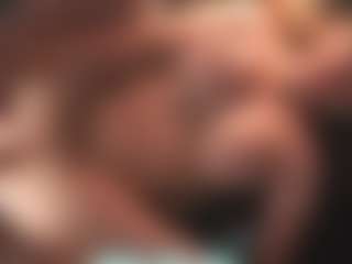 Leya MILF webcam performer live streaming