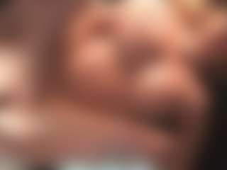 Leya MILF webcam performer live streaming
