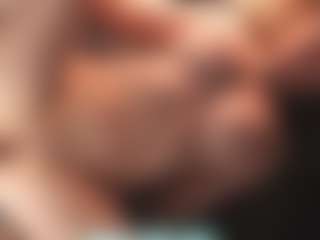 Leya MILF webcam performer live streaming