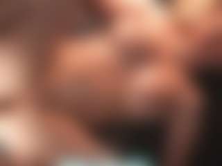 Leya MILF webcam performer live streaming