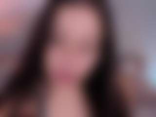 Live cam show with Curvy Nicolle - Striptease on AdultVida.com