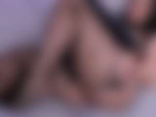Live cam show with Curvy Nicolle - Dildo Or Vibrator on CamClone