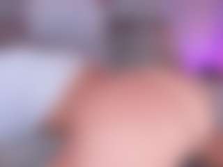 Live cam show with Curvy Nicolle - Deepthroat on xplaylive.com