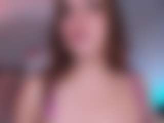 Live cam show with Curvy Nicolle - Squirt on CamClone