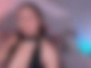 Live cam show with Curvy Nicolle - Solo on Stripli.com