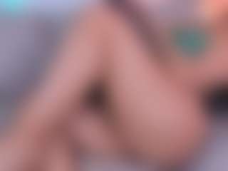Live cam show with Curvy Nicolle - Brown Hair on Dolls Live