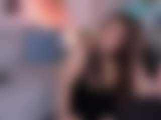Live cam show with Curvy Nicolle - Solo on AdultVida.com
