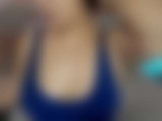 Live cam show with Curvy Nicolle - Public Curvy on Camsoda