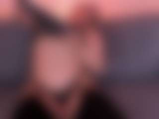 Live cam show with Curvy Nicolle - Normal on luckytryst.com