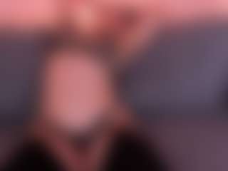 Live cam show with Curvy Nicolle - Public on luckytryst.com