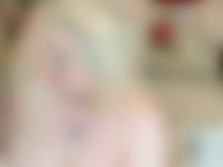 Live cam show with stiphlermom - Blonde Hair on AdultVida.com