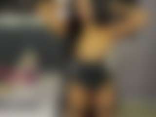 Live cam show with HannaEbony - Ebony Petite on TeamSkeetLive