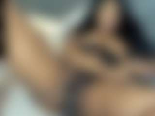 Live cam show with HannaEbony - Bedroom on boobsie.com