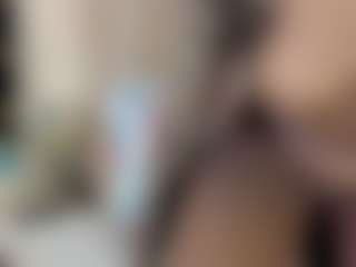Live cam show with HannaEbony - Petite on fuck-show.com