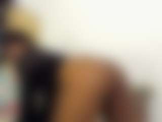 Live cam show with HannaEbony - Cum on SpunkLive