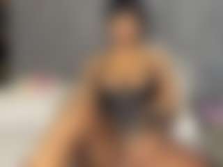 Live cam show with HannaEbony - Black Petite on Camsoda