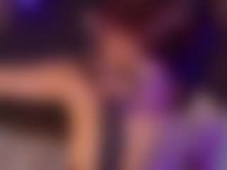 Veronica MILF webcam performer live streaming