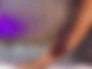 Veronica MILF webcam performer live streaming