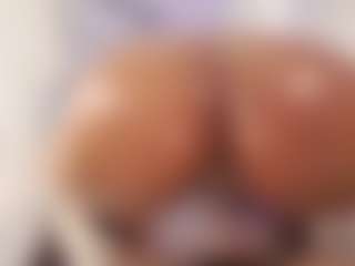 Veronica MILF webcam performer live streaming
